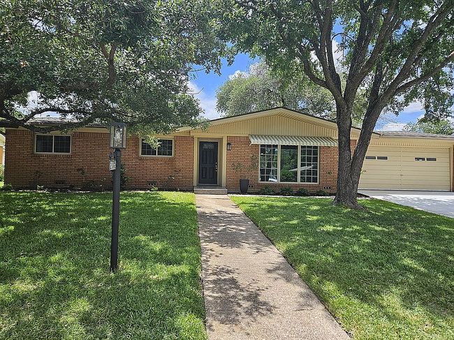 Photo of 2112 Lenamon St, Waco, TX