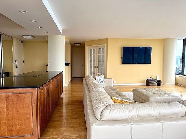 Additional photo 2 of property located at 505 N Lake Shore Dr Apt 4910