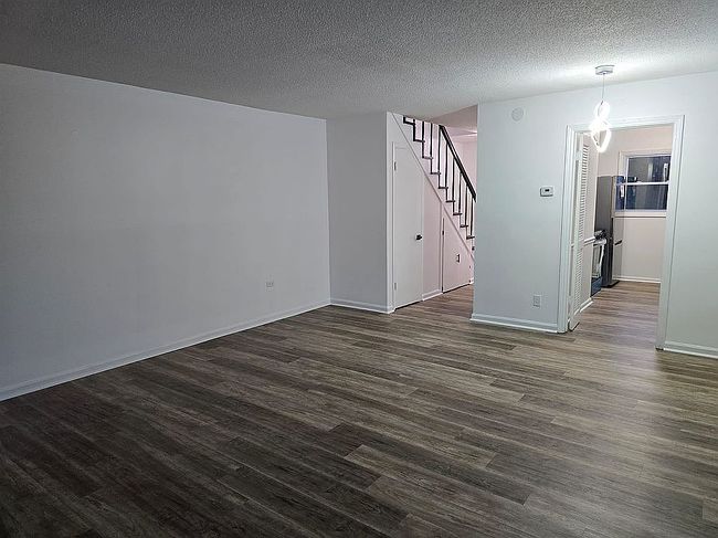 Additional photo 2 of property located at 101 Oxford Pl Apt 10