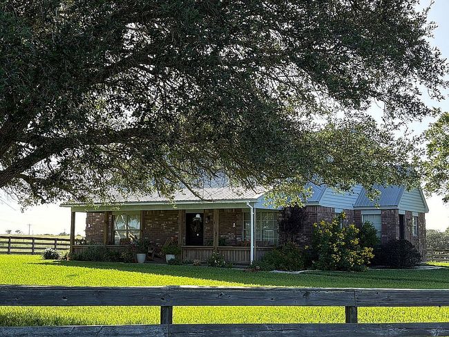 Photo of 2110 Immenhauser Rd, Yoakum, TX