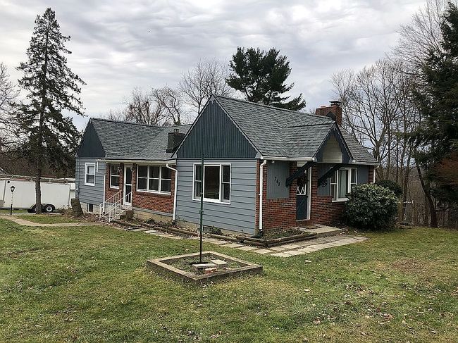Photo of 248 Hickory Dr, Beaver Falls, PA