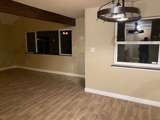 Image of 1074 Village Way