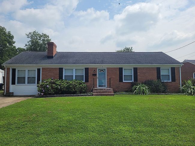 Photo of 9 Lakeview Dr, Newport News, VA