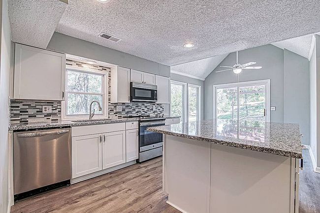 Photo of 16015 Meadow Ln, Stilwell, KS