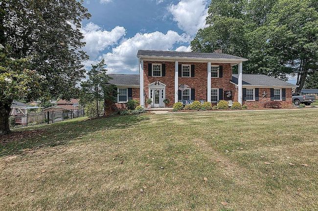 Photo of 405 Oakmont Dr
