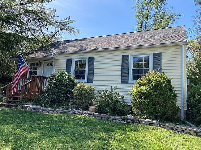 Photo of 1930 Pimmit Dr, Falls Church, VA