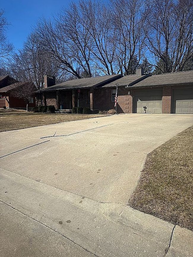 Image of 804 Clover Ln