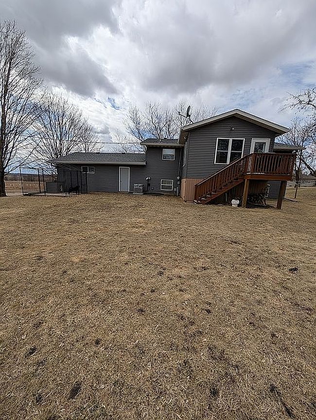 Photo of 100 2nd St, Holdingford, MN