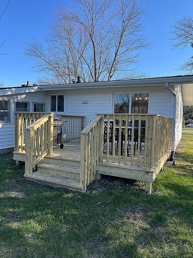 Photo of 102 E Moncel St, Francesville, IN