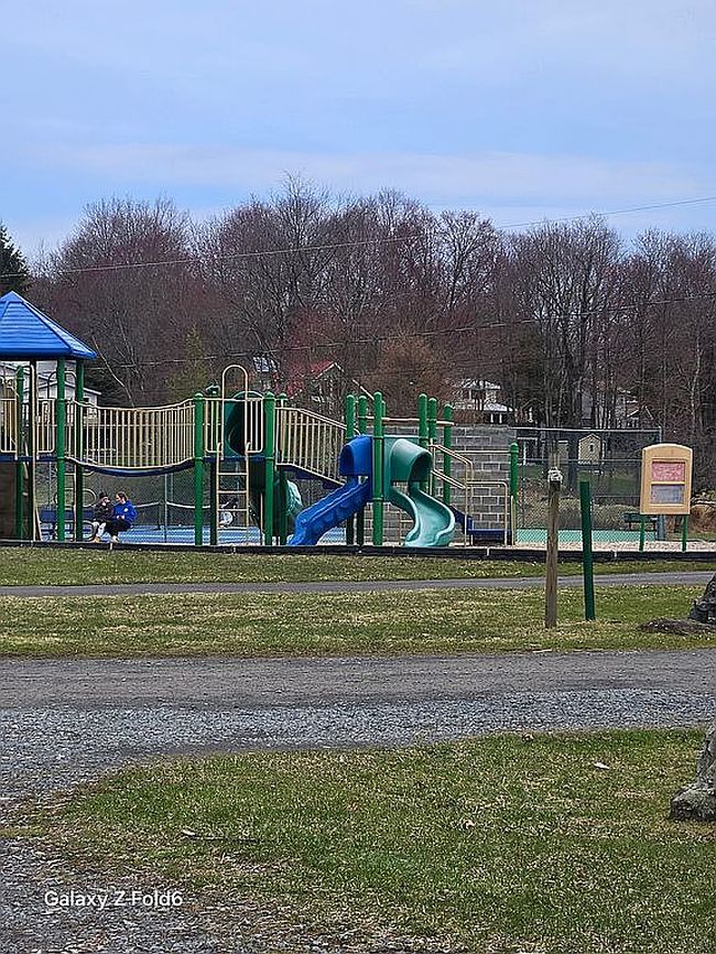 Photo of 326 Outer Dr, Pocono Lake, PA