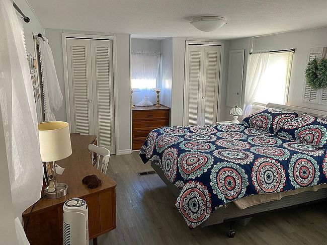 Image of 405 Lake Rd