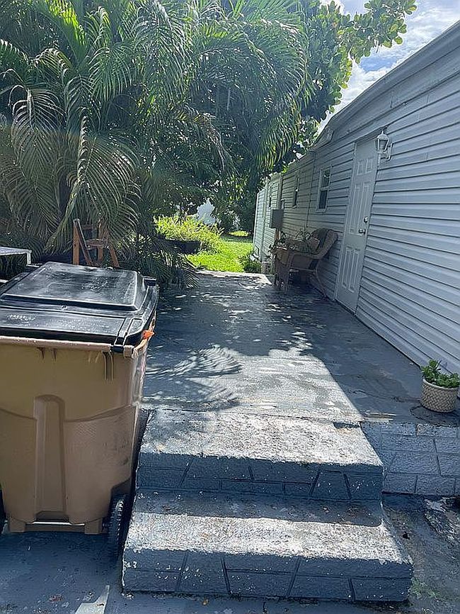 Image of 4918 Ne 1st Ter