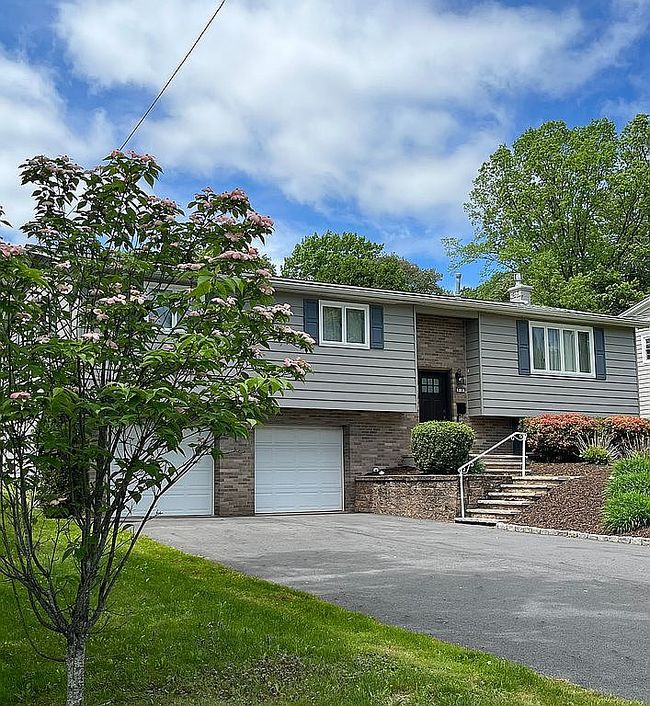 Image of 610 Oak Ln