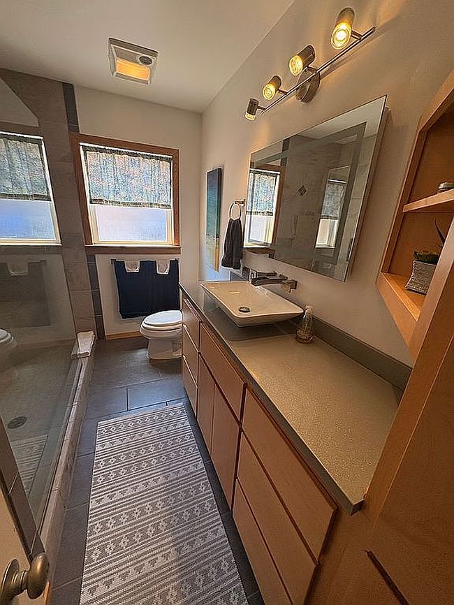 Additional photo 1 of property located at 732 Lafayette Dr Ne