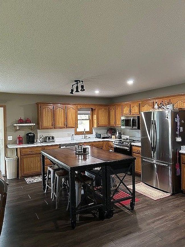 Additional photo 3 of property located at 110 Oak Dr