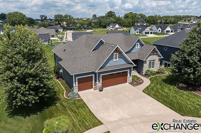 Photo of 4146 Prestwick Ct, Bettendorf, IA