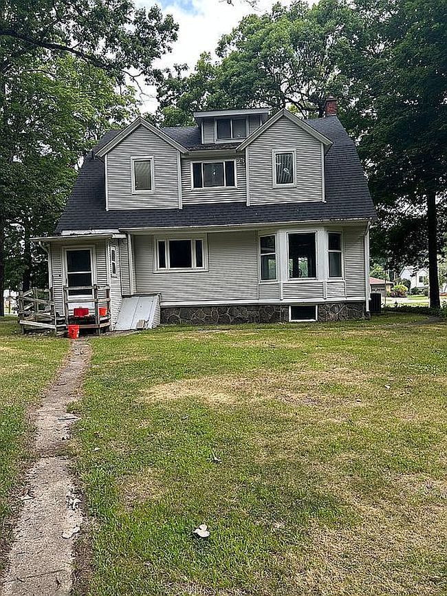 Photo of 1566 Bridge St Nw, Grand Rapids, MI