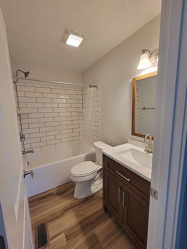 Photo of 5105 Pappas Dr, Indianapolis, IN