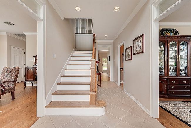 Photo of 801 Bent Tree Dr, Euless, TX