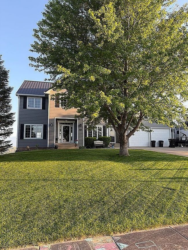 Photo of 1913 Flag Mountain Dr, Pierre, SD