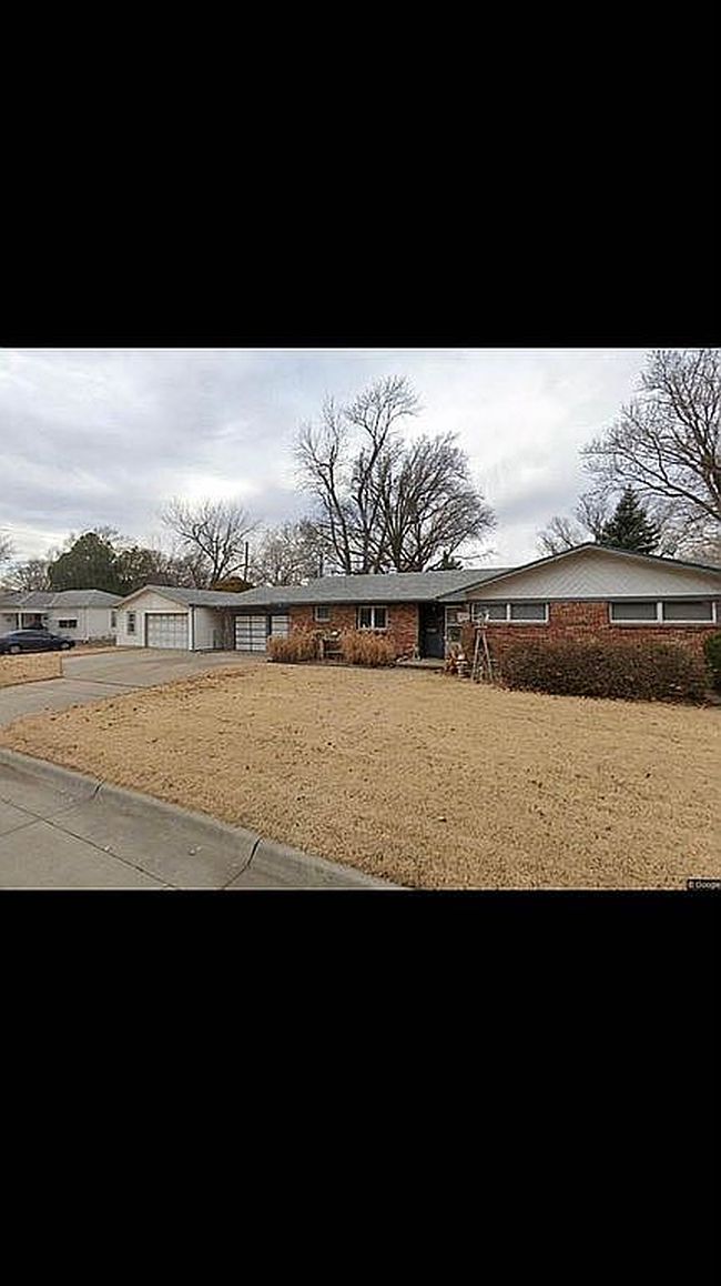2744 E Glen Oaks Dr, Wichita, KS
