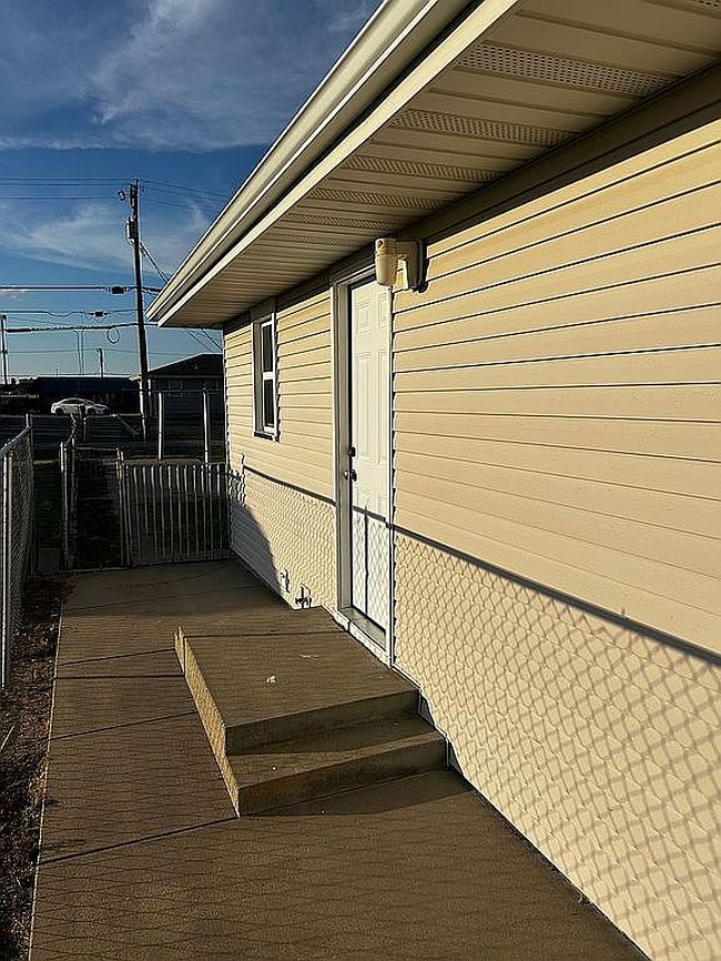 Photo of 1015 E 15th St, Hays, KS