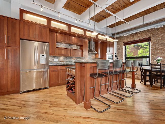 Additional photo 2 of property located at 1728 N Damen Ave