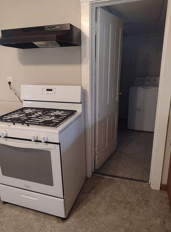 Additional photo 3 of property located at 756 S Roth St