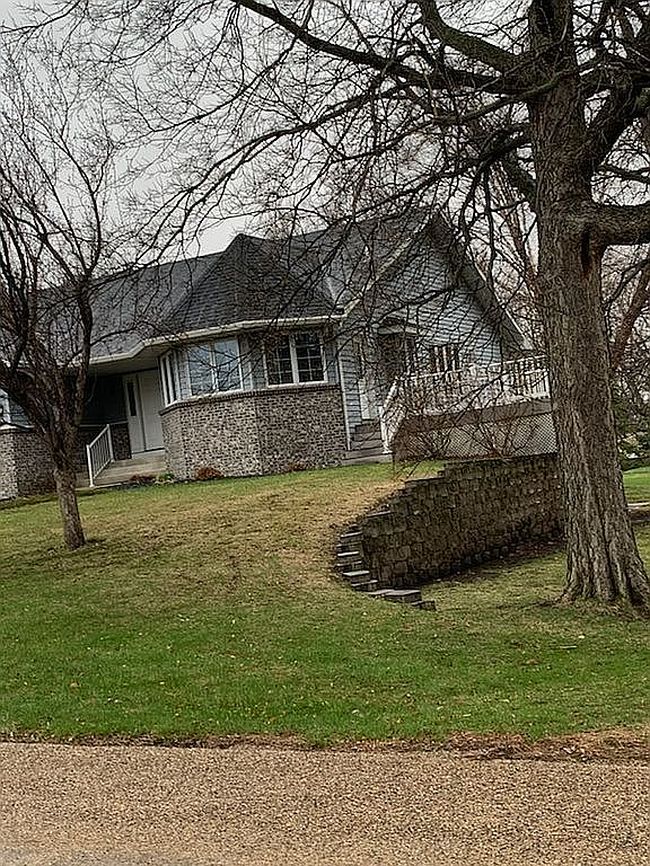 Image of 404 3rd St Se