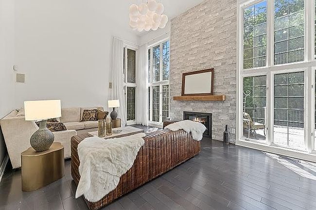 Photo of 6622 Crest Top Dr, West Bloomfield, MI