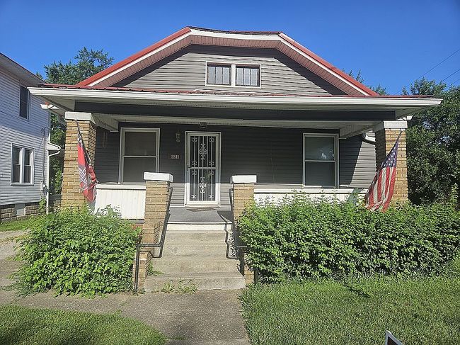Photo of 321 Wayne Ave, Zanesville, OH