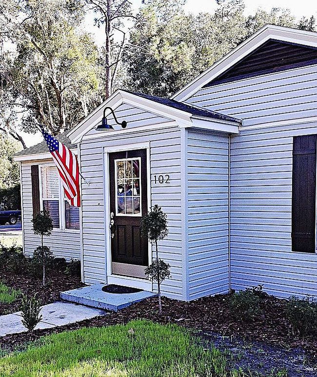 Photo of 102 W 11th Ave, Mount Dora, FL