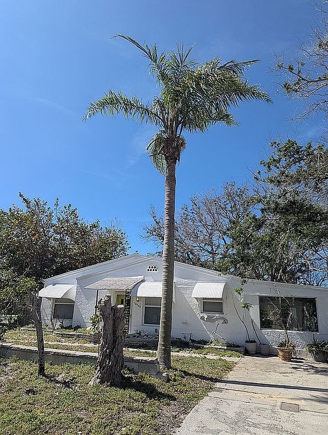Image of 16104 2nd St E