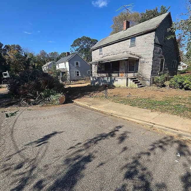 Image of 378 College St