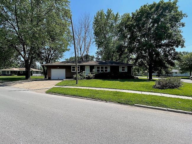 Photo of 260 Ashworth Dr, Waukee, IA