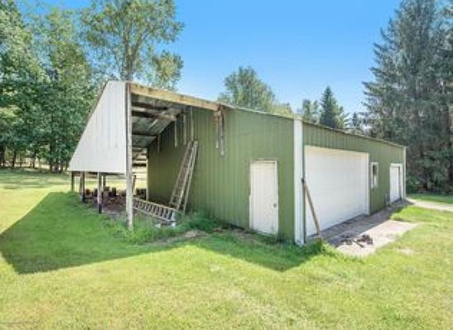 Photo of 11807 Upton Rd, Bath, MI