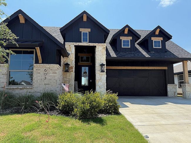 Photo of 605 Eagle Bend Ln, Burleson, TX