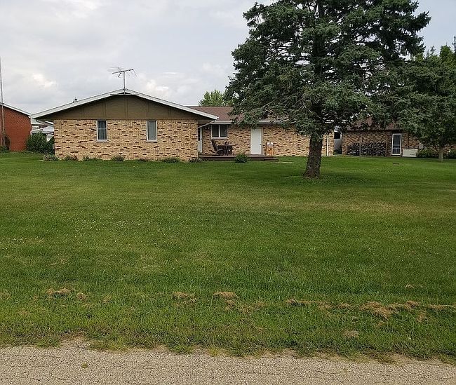 Photo of 10 Linden Cir, Lena, IL