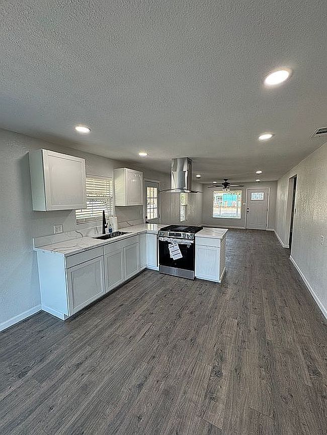 Photo of 1722 E Crabtree Ln, Porterville, CA