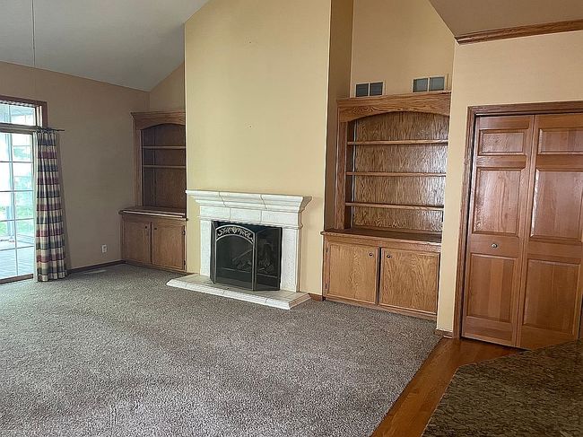 Photo of 106 Fairfax Cir, Sugar Grove, IL