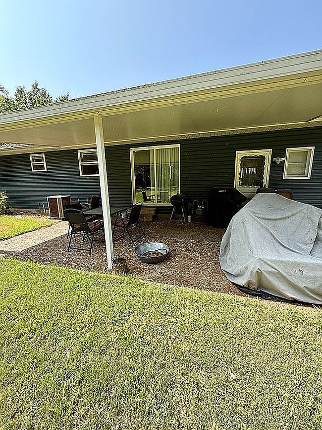 Additional photo 1 of property located at 227 S Giant City Rd