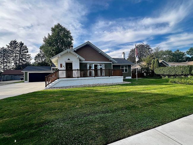 Photo of 1502 Greenleaf Blvd