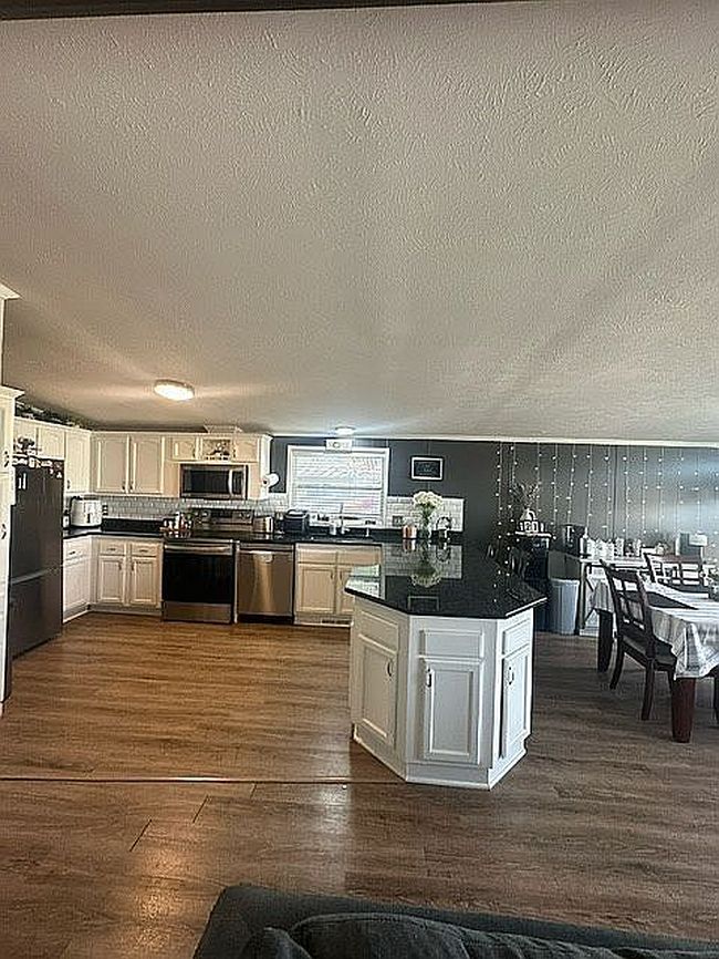 Photo of 8 Emerald Ln, Olmsted Falls, OH