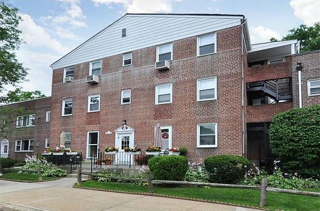Photo of 14 Leewood Cir Apt 6L, Eastchester, NY