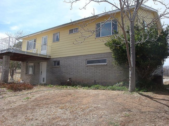 Image of 10231 S Fir St