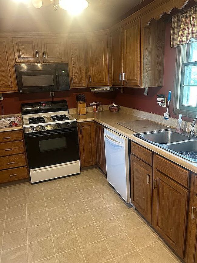 Photo of 465 Lakeview Dr, Greenfield, IL