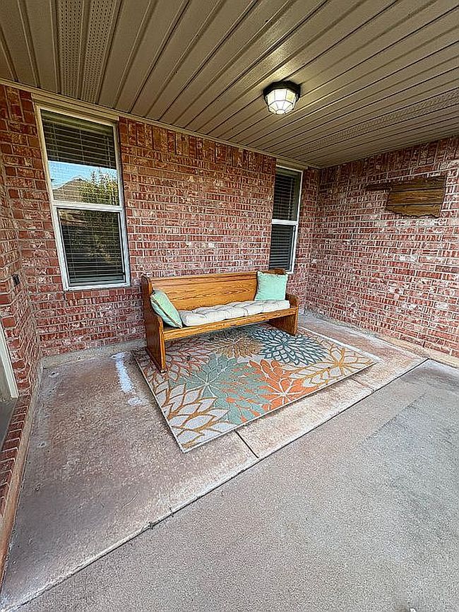 Image of 528 E Juniper Ln