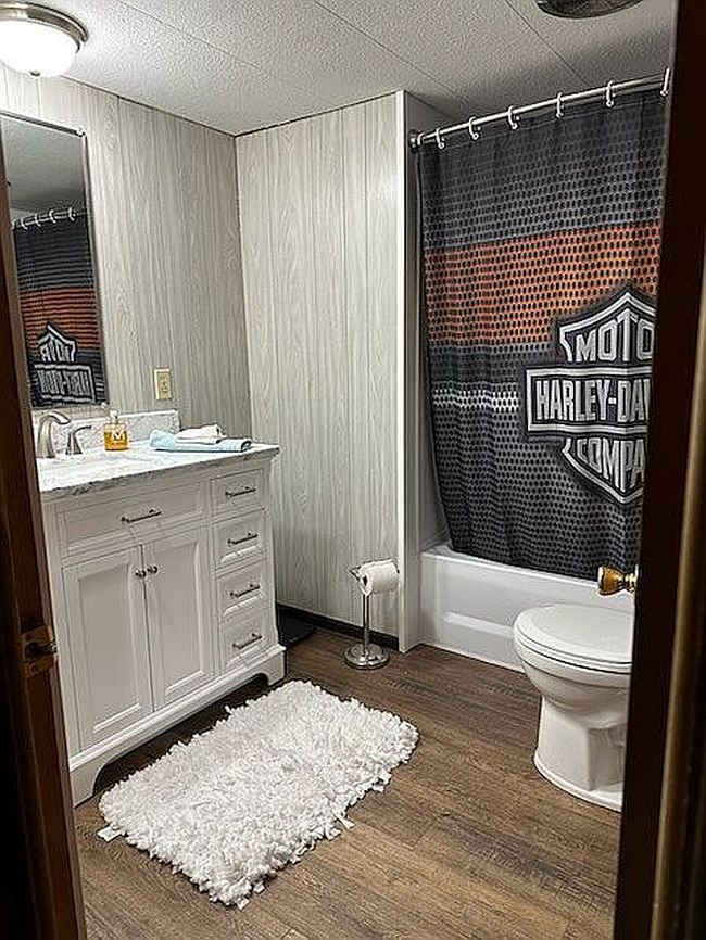 Image of 702 E Clark St