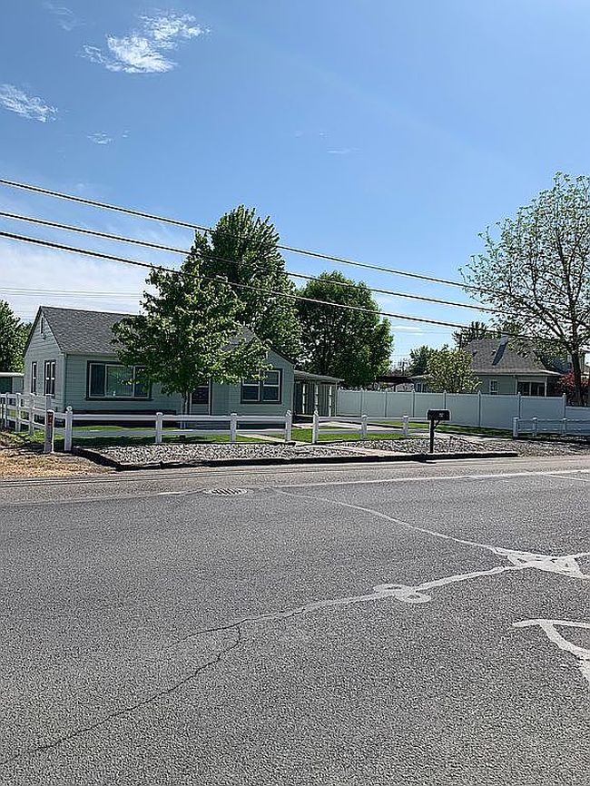 Photo of 712 E Main St, Hermiston, OR