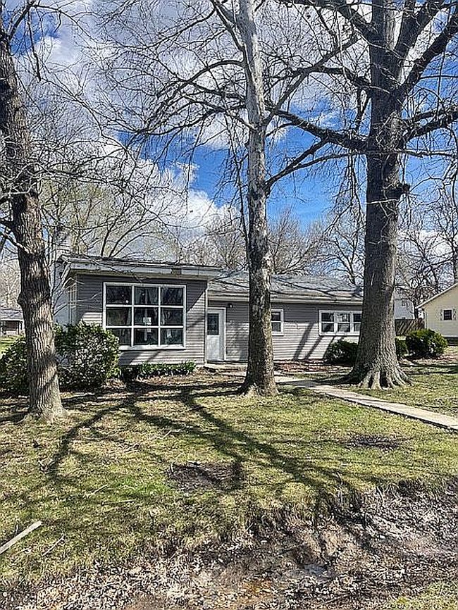 Photo of 308 N Hunter St, Versailles, MO